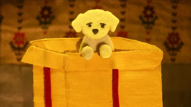 Hlídá, i když není